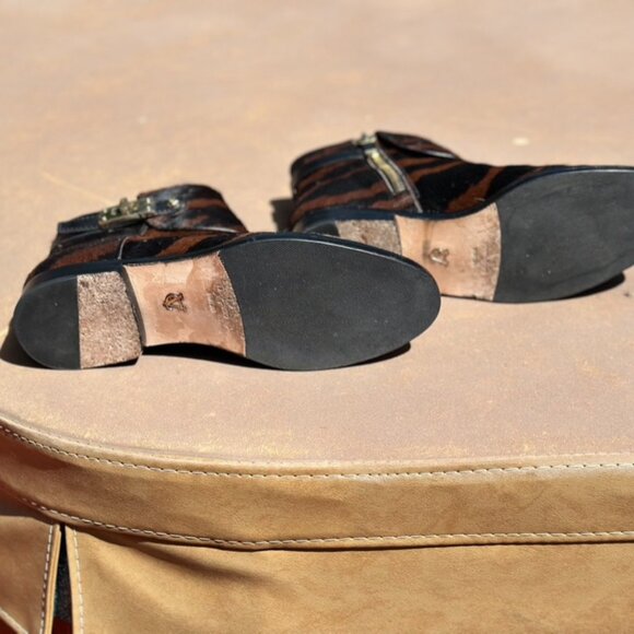 Vince Camuto Signature Bootie Cowhide (Hair-on) Size 6.5 - Picture 4 of 6